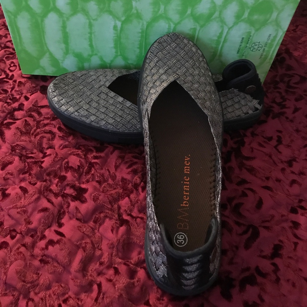 NWOB Bronze Catwalk Flats by Bernie Mev